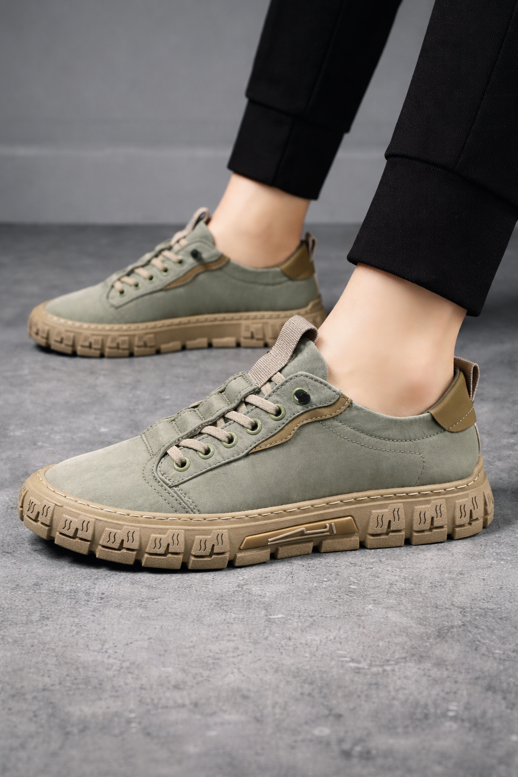 Canvas Lace-Up Casual Sneakers