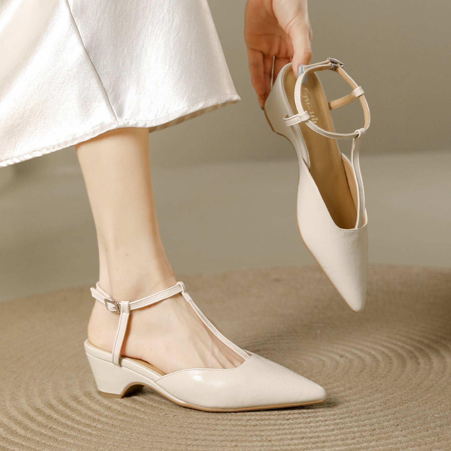 Women's Retro T-Strap Sandals