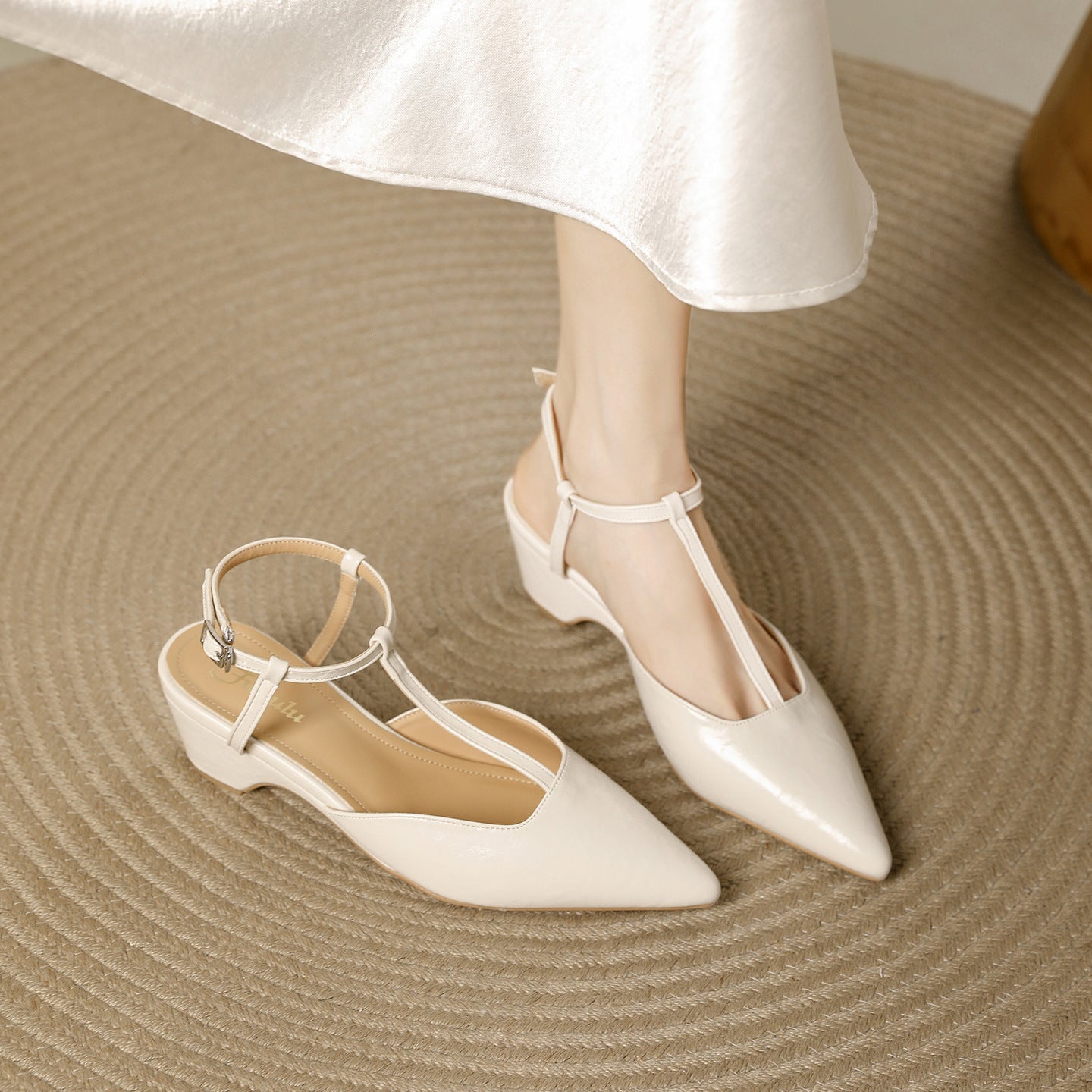 Women's Retro T-Strap Sandals