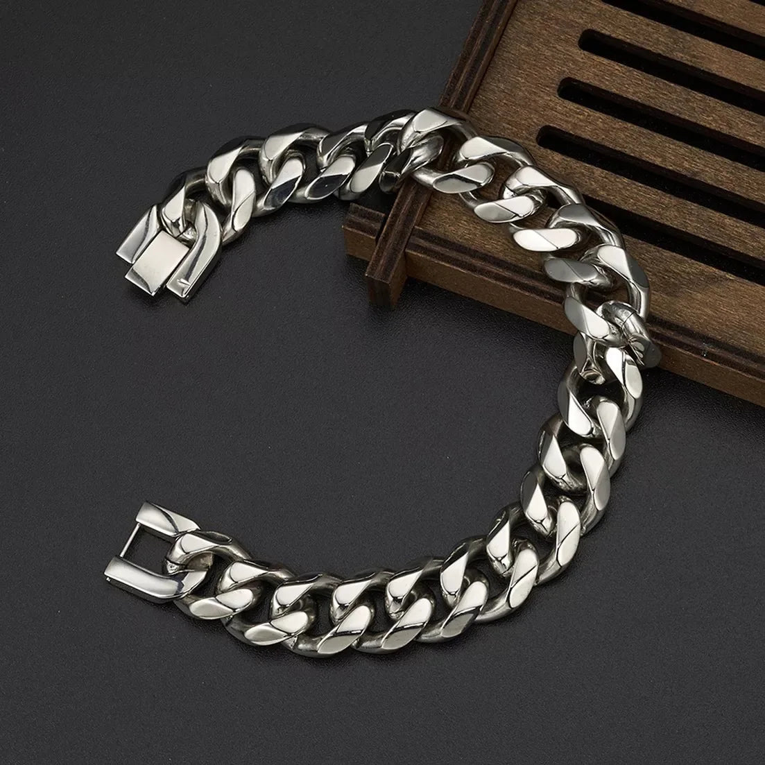 Thick Curb Chain Wrist